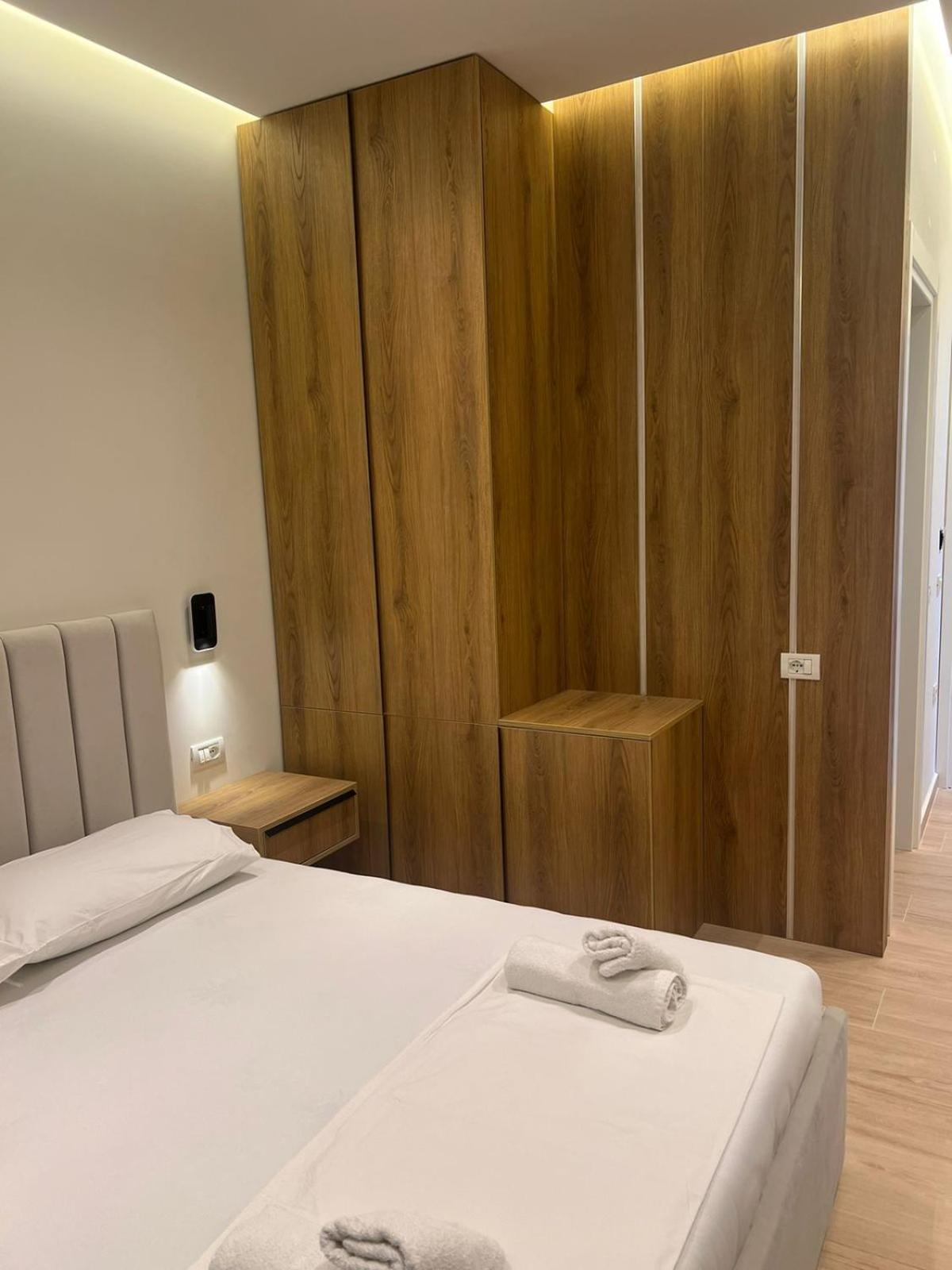 Emily'S Hotel Himarë Eksteriør billede