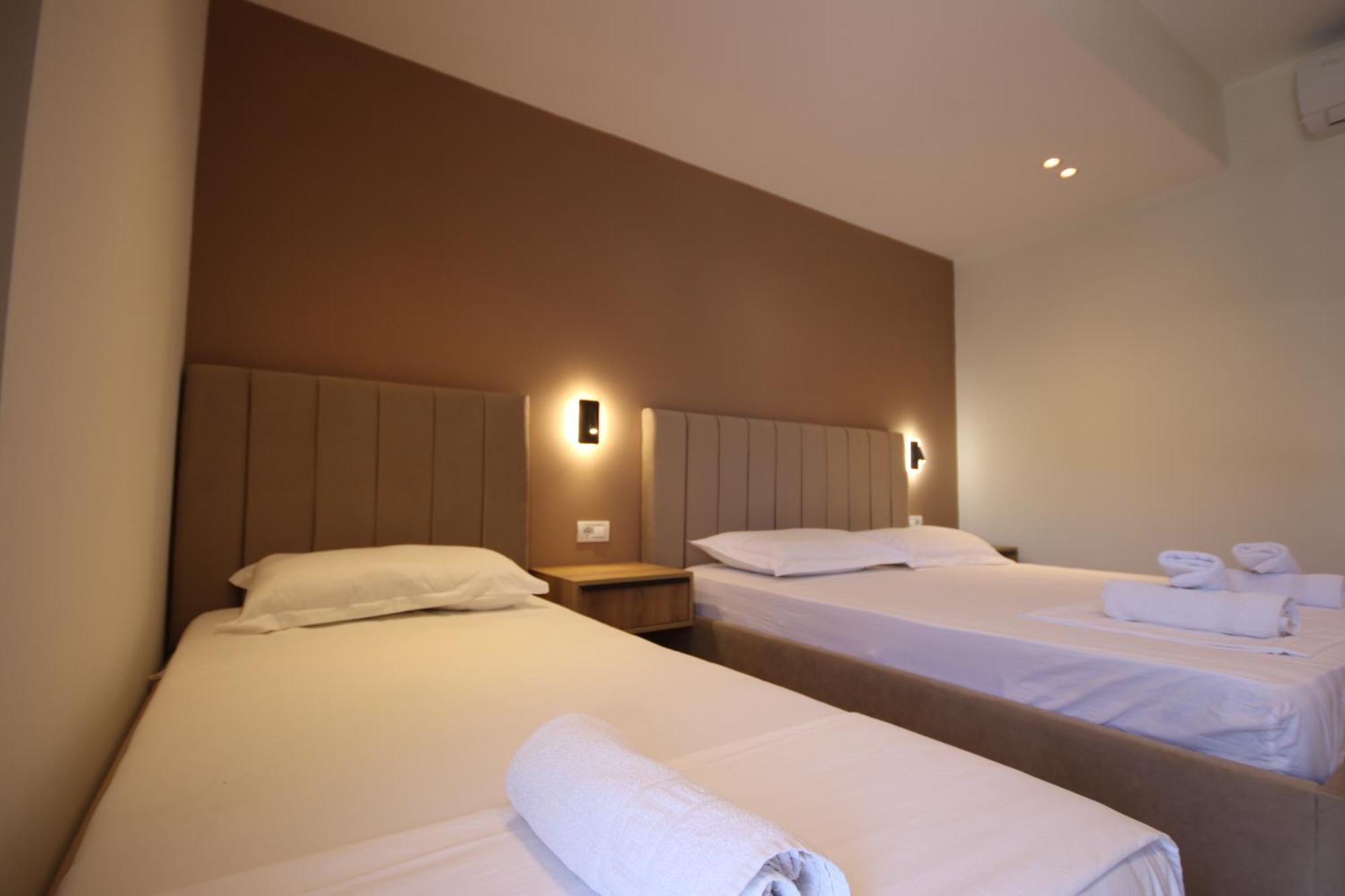 Emily'S Hotel Himarë Eksteriør billede