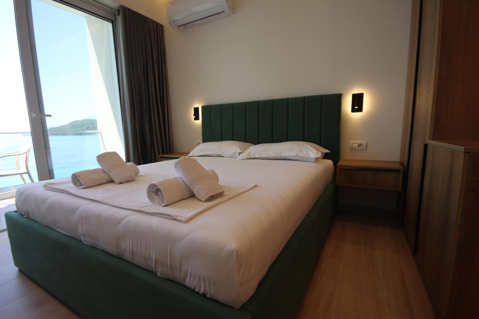 Emily'S Hotel Himarë Eksteriør billede