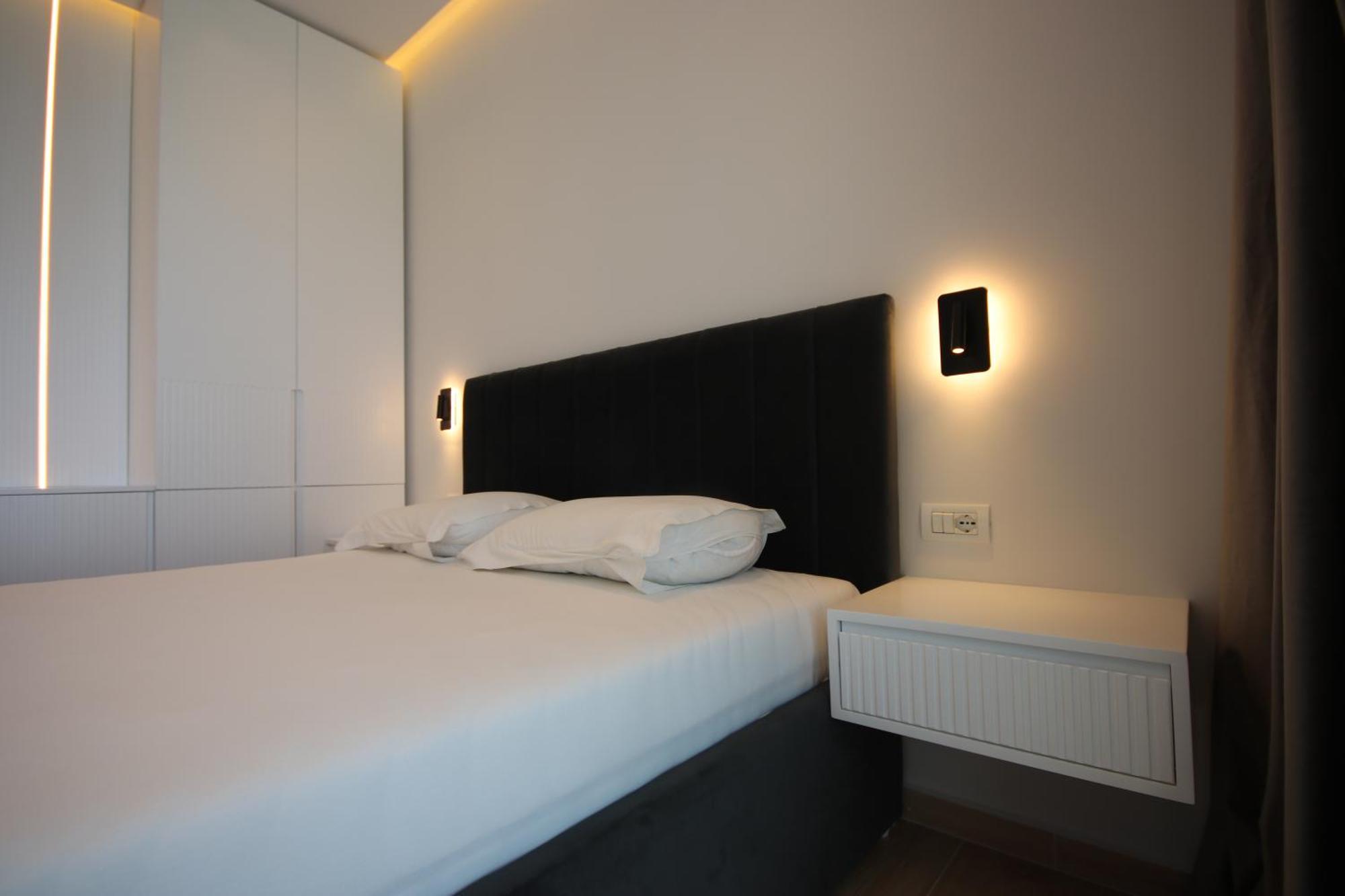 Emily'S Hotel Himarë Eksteriør billede